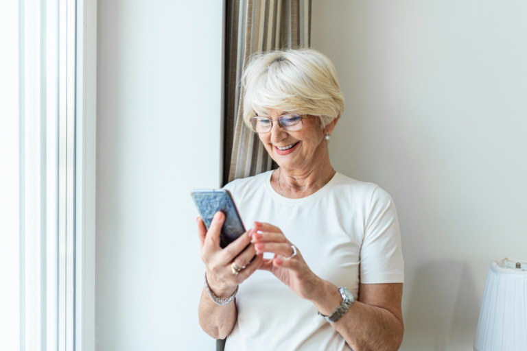 Read more about the article Top 5 Types of Apps to Make Your Life Easier Caring for Your Aging Parent
