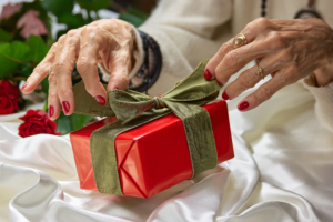 Read more about the article Holiday Survival Guide for Caregivers of Aging Parents; 10 Steps to Cope and Manage with Grace